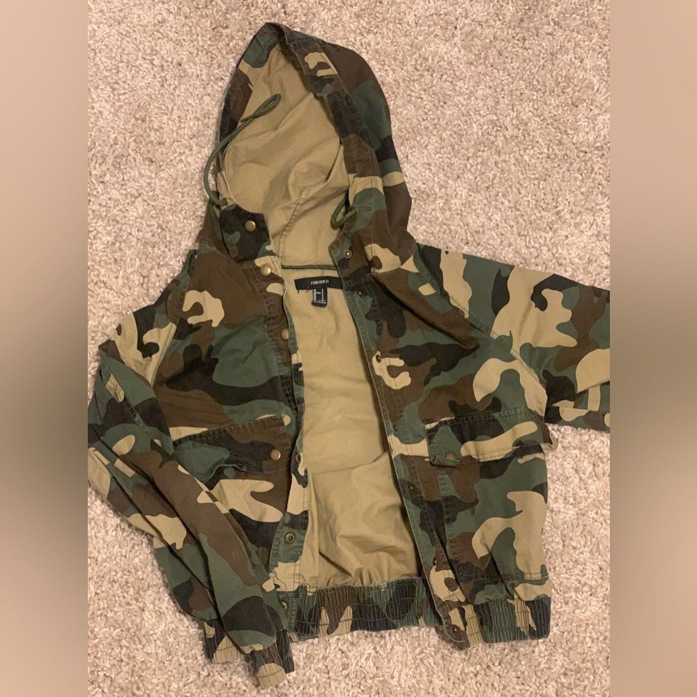 Cropped Camo Lightweight Jacket